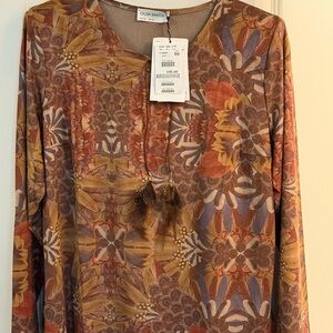 Elegant/Feather accessorized blouse fits like xl